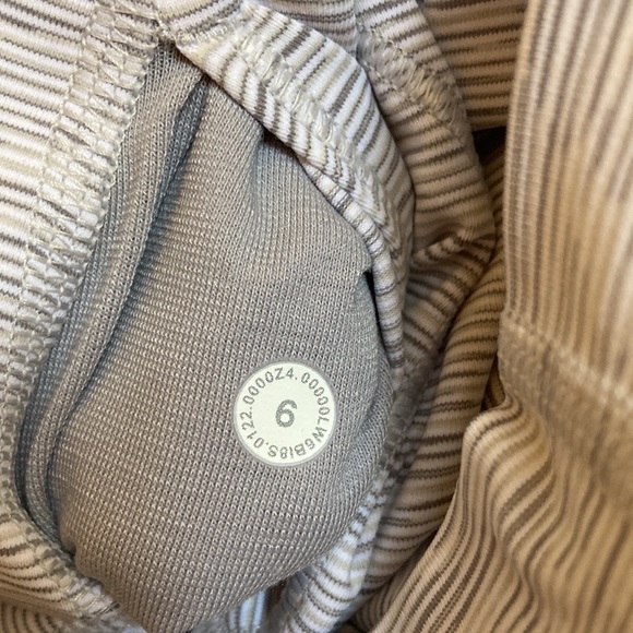 🔥 Lululemon Wunder Under 23” White Motif Size 4 or 6 - Picture 14 of 14